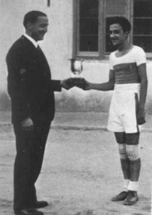 Bernabéu y Cabrera (fundador de la sección de baloncesto del Real Madrid) cuando éste era jugador de la primera plantilla
