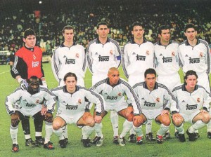 El Real Madrid de 2000-01: Casillas, Iván Campo, Iván Helguera, Savio, Figo y Makelele; Michel Salgado, Raúl, Roberto Carlos, Celades y Munitis. Con Vicente Del Bosque de entrenador, el Madrid ganó la Liga esta temporada