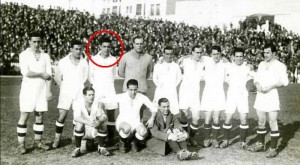 Manuel Olivares, nacido en Son Servera, en las Islas Baleares un 2 de abril de 1909, fue un delantero de gran calidad. Manuel Olivares fue el primer jugador de la historia del Real Madrid en ser máximo goleador de la competición liguera. Su experiencia previa fue en el Alavés, de donde llegaría junto a otros mitos blancos como Quincoces o Ciriaco.