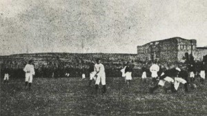 El primer clásico se celebró el día 13 de mayo de 1902, en el hipódromo de la Castellana de Madrid