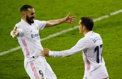 Bencema celebra con Lucas Vázquez el primer gol