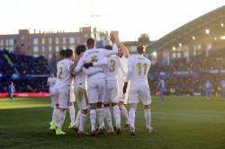 Los jugadores del Real Madrid celebran el segundo gol del partido