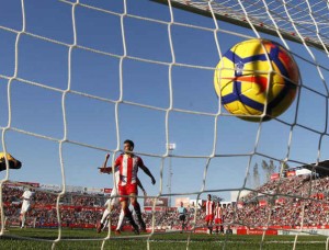 Isco marca el gol del Real Madrid.