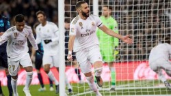 Benzema celebra un gol contra la Real Sociedad